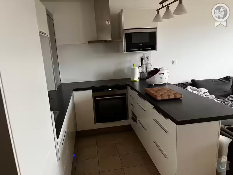 Kuchyňská linka po renovaci čel